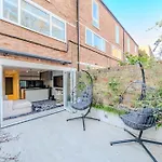 Stunning 1 Bedroom Apartment In The Heart Of London