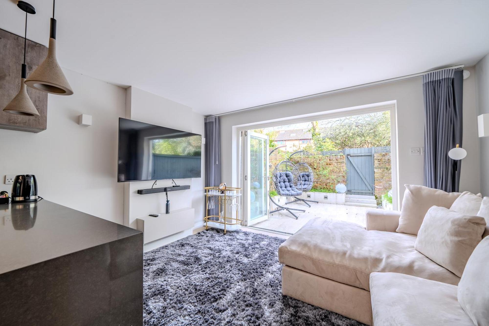 Stunning 1 Bedroom In The Heart Of